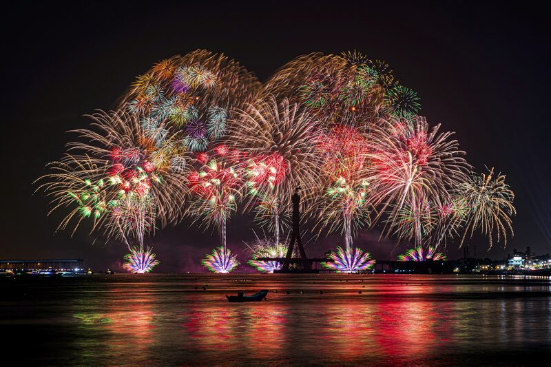 17淡水風情組佳作-淡江大橋跨年煙火-唐育萍-